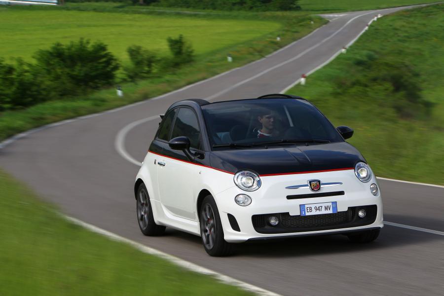  Abarth 500C 2010 года  (фото 39 из 48)